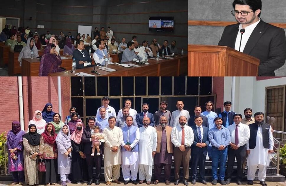 وزیرستان کا بیٹا، علم کا ستارہ الحمد اللہ ثم الحمد للہ تحریر: احسان داوڑ تاریخ: 15 اپریل 2026 کبھی کبھی زندگی ایسے لمحے عطا کرتی ہے جو محض وقت کا حصہ نہیں ہوتے، بلکہ تاریخ کے اوراق پر نقش ہو جاتے ہیں۔ ایسا ہی ایک لمحہ آج سرگودھا یونیورسٹی کے ملٹی پرپز ہال میں رقم ہوا، ایک ایسا منظر جس میں فخر، خوشی، محنت اور دعا سب یکجا ہو گئے تھے۔ ہال طلبہ، پروفیسرز اور معزز مہمانوں سے بھرا ہوا تھا۔ اسٹیج پر ایک پُراعتماد نوجوان کھڑا تھا، شمالی وزیرستان کا بیٹا، ناصر اسد داوڑ۔۔۔ جو اپنے پی ایچ ڈی مقالے کا دفاع کر رہا تھا۔ سوال و جواب کا سلسلہ جاری تھا، اور فیصل آباد کے گورنمنٹ کالج و ایجوکیشن یونیورسٹی سے آئے ہوئے بیرونی ممتحن اپنے بھرپور علمی سوالات کے ساتھ اس نوجوان کی صلاحیتوں کو پرکھ رہے تھے۔ لیکن یہ کوئی عام نوجوان نہیں تھا۔ یہ وزیرستان کی مٹی سے اٹھنے والا وہ سپوت تھا جو چٹان کی مانند ڈٹا رہا۔ اس کے لہجے میں اعتماد، اس کی گفتگو میں علم، اور اس کے انداز میں ایک دہائی کی محنت جھلک رہی تھی۔ ہر سوال کا جواب گویا اس کے عزم کی گواہی دے رہا تھا۔ ہال میں وقفے وقفے سے گونجتی تالیاں صرف کامیابی کی آواز نہیں تھیں، بلکہ اس خطے کی امیدوں کی بازگشت تھیں۔ پہلی صف میں بیٹھا میں ایک چچا، ایک گواہ، ایک فخر سے لبریز انسان اپنے جذبات کو سمیٹنے میں ناکام تھا۔ سینہ فخر سے بھر رہا تھا، آنکھیں بار بار نم ہو رہی تھیں۔ یہ آنسو صرف خوشی کے نہ تھے، یہ شکر، محبت اور ایک طویل سفر کی تکمیل کے آنسو تھے۔ اور پھر وہ لمحہ آیا۔۔۔۔ جب اعلان ہوا کہ ناصر اسد داوڑ نے یہ سنگ میل عبور کر لیا ہے۔ شاید وہ شمالی وزیرستان کا کم عمر ترین پی ایچ ڈی ڈاکٹر بن چکا تھا۔ لیکن کہانی یہیں ختم نہیں ہوتی۔ اس کے اساتذہ نے ایک اور حیران کن حقیقت بیان کی: سرگودھا یونیورسٹی کی تاریخ میں پہلی بار کسی پی ایچ ڈی اسکالر نے اپنے مقالے کے دفاع سے پہلے تقریباً 60 تحقیقی مقالے شائع کئے، جن کے 750 سے زائد سائیٹیشنز، 12 ایچ انڈکس اور 14 آئی-10 انڈکس ہیں۔ یہ صرف ایک کامیابی نہیں، ایک ریکارڈ ہے،،، ایک مثال ہے۔۔۔ ایک اعلان ہے کہ اگر ارادہ مضبوط ہو تو جغرافیہ رکاوٹ نہیں بنتا۔ ہال تالیوں سے گونج اٹھا۔ مبارکبادوں کا سلسلہ جاری تھا۔ اور میں۔۔۔ میں بس اپنے رب کا شکر ادا کر رہا تھا: یا اللہ! تیرا لاکھ لاکھ شکر، یہ سب تیری ہی عطا ہے۔ میرے پیارے بیٹے، ڈاکٹر ناصر اسد داوڑ تم نے صرف ایک ڈگری حاصل نہیں کی، تم نے تاریخ رقم کی ہے۔ تم نے ثابت کر دیا کہ مشکلات، محرومیاں اور رکاوٹیں اُس وقت بے معنی ہو جاتی ہیں جب انسان کے اندر یقین، محنت اور استقامت زندہ ہو۔ یہ کامیابی صرف ایک فرد کی نہیں، یہ وزیرستان کے ہر اُس نوجوان کی امید ہے جو حالات سے لڑ رہا ہے۔ یہ پیغام ہے کہ: تعلیم کا دامن کبھی نہ چھوڑو، کیونکہ یہی وہ روشنی ہے جو اندھیروں کو شکست دیتی ہے۔ آج ناصر کی کامیابی ہمیں یہ یقین دلاتی ہے کہ ہمارے علاقے کے نوجوان بھی دنیا کے کسی بھی میدان میں اپنی جگہ بنا سکتے ہیں، اگر انہیں موقع، حوصلہ اور سمت مل جائے۔ اللہ تعالیٰ ہم سب پر اپنا کرم فرمائے، ہماری نوجوان نسل کو علم، شعور اور کامیابی کے راستے پر گامزن رکھے۔ آمین ثم امین۔