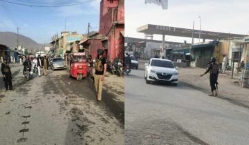 وانا سکیورٹی بحران: کمزور پولیس اور دہشت گردی کی نئی لہر جنوبی وزیرستان( دی خیبرٹائمز ڈسٹرکٹ ڈیسک) ضلع لوئر جنوبی وزیرستان کا ہیڈ کوارٹر وانا اس وقت ایک ایسے سنگین سکیورٹی بحران کی زد میں ہے جہاں ریاست کی دفاعی لکیر یعنی پولیس فورس خود اندرونی خلفشار اور وسائل کی کمی کا شکار ہو چکی ہے۔ ایک طرف دہشت گردی کی نئی لہر نے سر اٹھایا ہے تو دوسری طرف انکشاف ہوا ہے کہ منظور شدہ سینکڑوں آسامیوں کے برعکس میدانِ عمل میں صرف 200 کے قریب اہلکار ڈیوٹی سرانجام دے رہے ہیں، جس نے پورے علاقے کو ایک غیر یقینی صورتحال میں دھکیل دیا ہے۔ اس بحران کی جڑیں صرف دہشت گردی تک محدود نہیں بلکہ محکمے کے اندر پھیلی مبینہ بدعنوانی اور اہلکاروں کے معاشی استحصال میں پیوست ہیں، پولیس ذرائع کے مطابق پولیس اہلکاروں کی تنخواہوں سے ماہانہ 15 سے 25 ہزار روپے تک کی کٹوتی کی جا رہی ہے، جبکہ اہم چیک پوسٹوں پر تعیناتی کے لئے بھی رشوت طلب کی جاتی ہے۔ نوبت یہاں تک پہنچ چکی ہے کہ گزشتہ تین سالوں سے جوانوں کو سرکاری وردی، بوٹ اور ضروری حفاظتی سامان تک فراہم نہیں کیا گیا، جس کے باعث اہلکار شدید مایوسی کا شکار ہو کر یا تو ڈیوٹی سے بددل ہو چکے ہیں یا پھر نجی مزدوری کرنے پر مجبور ہیں۔ سیاسی و قبائلی رہنماؤں نے اس صورتحال پر گہری تشویش کا اظہار کرتے ہوئے اسے عوام کو دہشتگردوں کے رحم و کرم پر چھوڑنے کے مترادف قرار دیا ہے۔ اگر حکومت نے فوری طور پر ان کالی بھیڑوں کا محاسبہ نہ کیا جو فورس کو کمزور کر رہی ہیں، اور اہلکاروں کو بنیادی سہولیات فراہم نہ کیں، تو وانا میں امن و امان کا خواب ادھورا رہ جائے گا اور عوام کا ریاست پر اعتماد مزید متزلزل ہو جائے گا۔