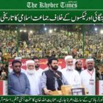 News collage graphic from The Khyber Times showing a massive nighttime protest by Jamaat-e-Islami in Peshawar. Thousands of supporters wave green JI flags with 'سچ' ('Truth') and 'عدالت' ('Justice') logos. Centered inset image shows former JI Emir Siraj-ul-Haq, wearing a black vest, speaking behind a wooden podium at Governor House. The podium has a sign reading 'AFFORDABLE FUEL OR OUR RIGHT'. White Urdu text across the middle asks about political revenge and press attacks. Bottom panel summary in Urdu.
