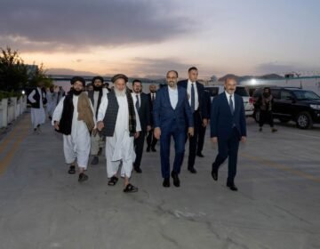 Turkish Intelligence Chief Ibrahim Kalin and Turkish delegates walking on the Kabul airport tarmac alongside Afghan Taliban officials.