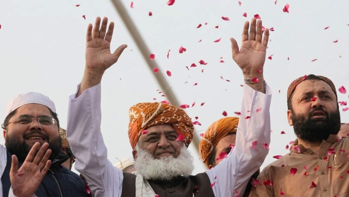 JUI-F Chief Maulana Fazlur Rehman addressing the Wahdat-e-Ummat conference in Karachi alongside a public protest in Lahore expressing solidarity with Saudi Arabia.