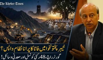 A detailed split-screen news thumbnail collage with a diagonal split and dramatic blue and gold lighting. The left panel shows distant KP mountains, a historic Governor's House, a circle of tribal elders (jirga) in white around a tree, and a modern construction and mining operation with excavators below. The right panel features a recognizable portrait of senior analyst Imtiaz Gul in a suit, gesturing. Urdu Nastaliq text below reads (in yellow and white): 'خیبر پختونخوا میں فاٹا کا پرانا نظام واپس؟' (Will the old FATA system return in KP?) and 'گورنر راج، 48 رکنی کونسل اور معدنی وسائل!' (Governor Rule, 48-member Council, and Mineral Resources!). 'The Khyber Times' logo is in the top-left corner.